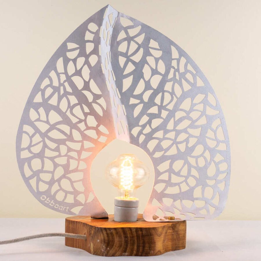 Lámpara en Metal Blanco: Hecha por Obboart, en Pamplona España.