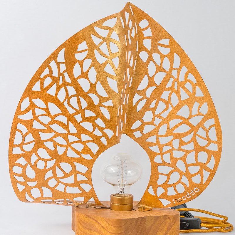 Lámpara Calada en Metal Dorado Viejo https://obboart.com/